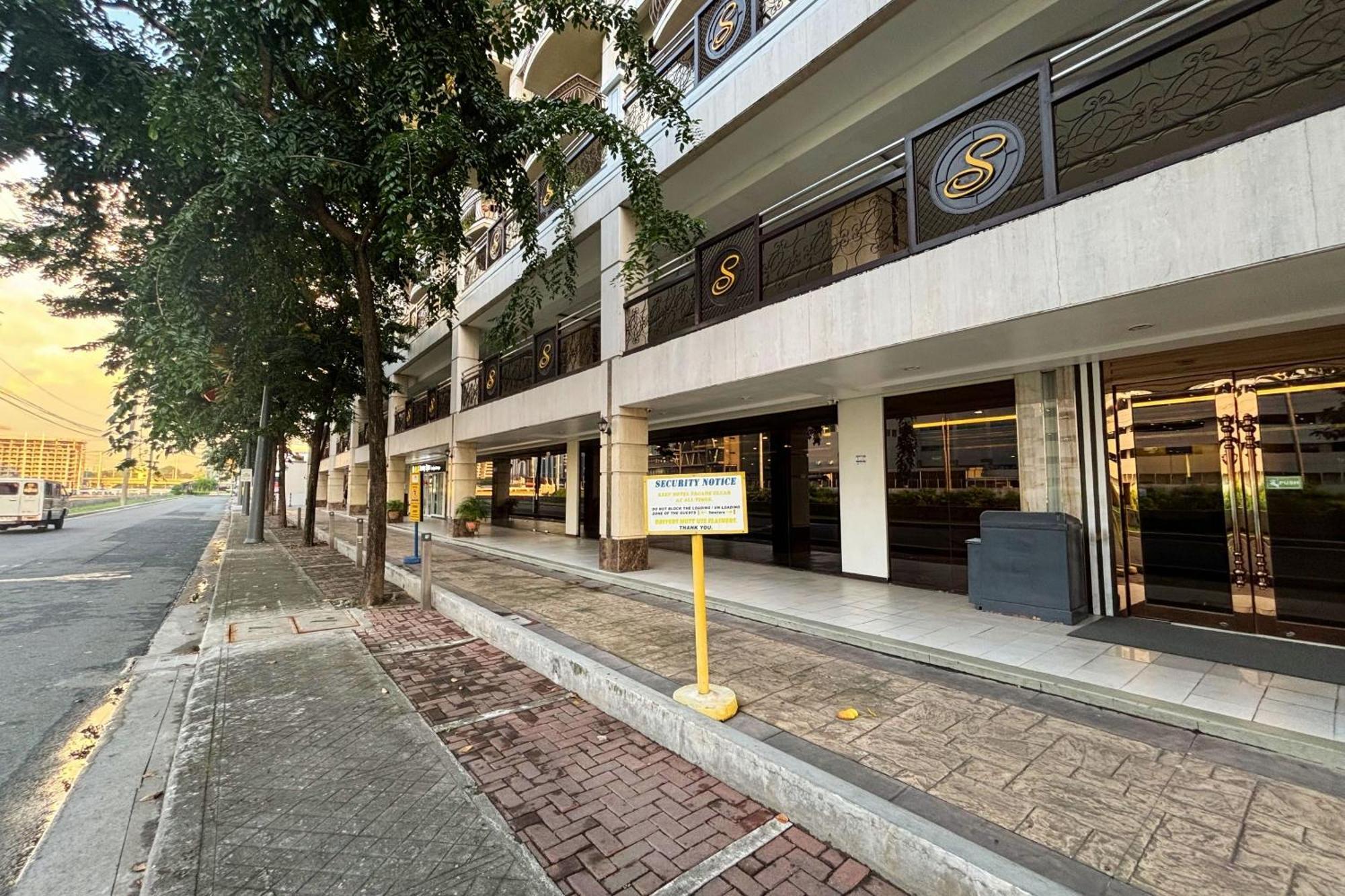 Extremeli Suites Manila Powered By Cocotel Exteriör bild