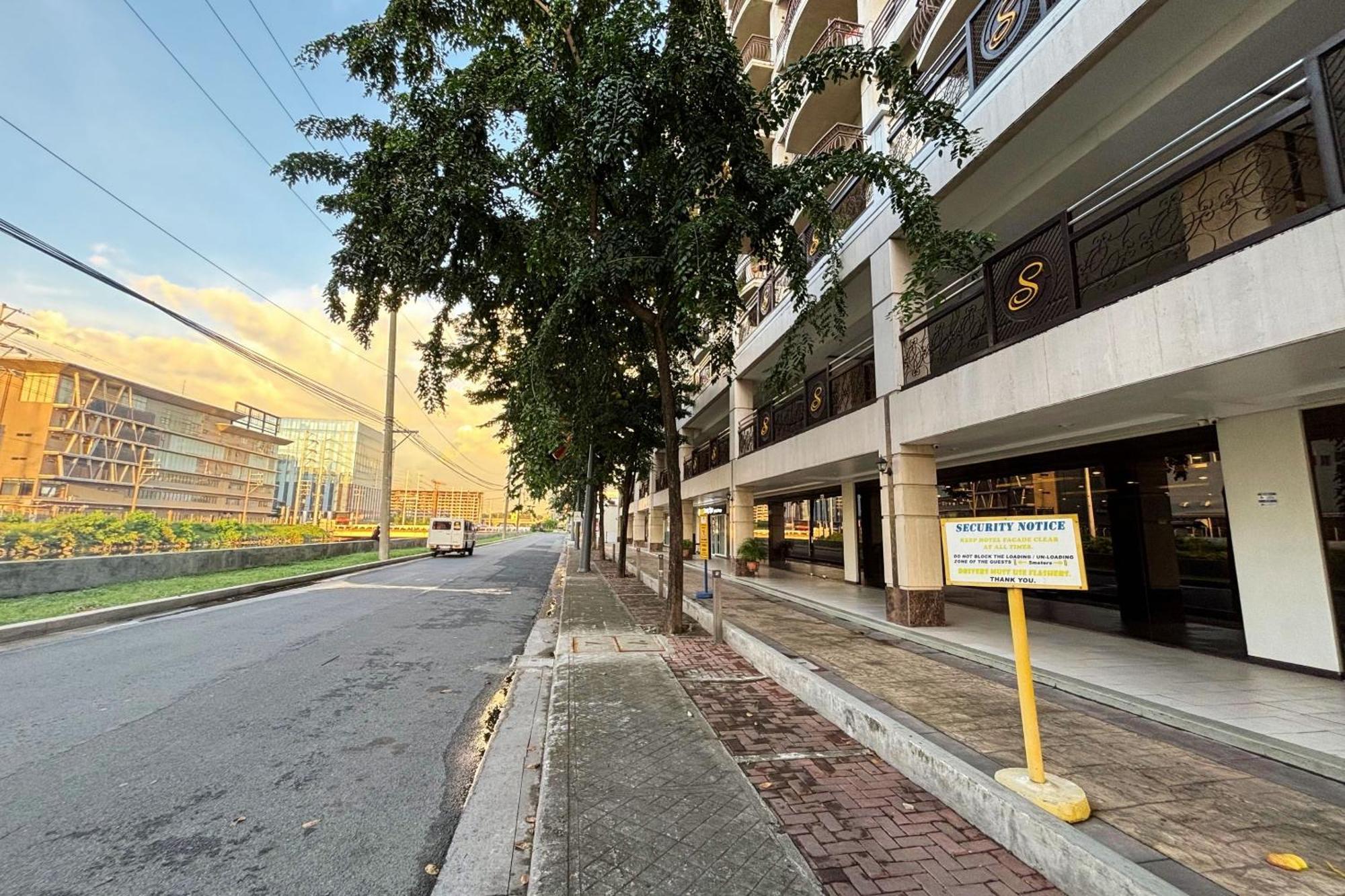 Extremeli Suites Manila Powered By Cocotel Exteriör bild