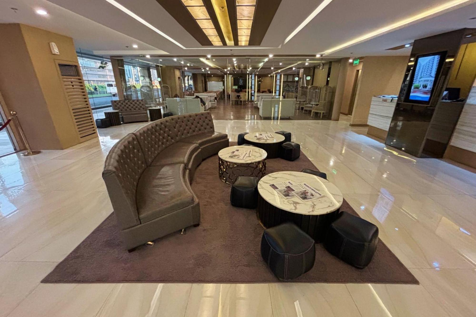 Extremeli Suites Manila Powered By Cocotel Exteriör bild
