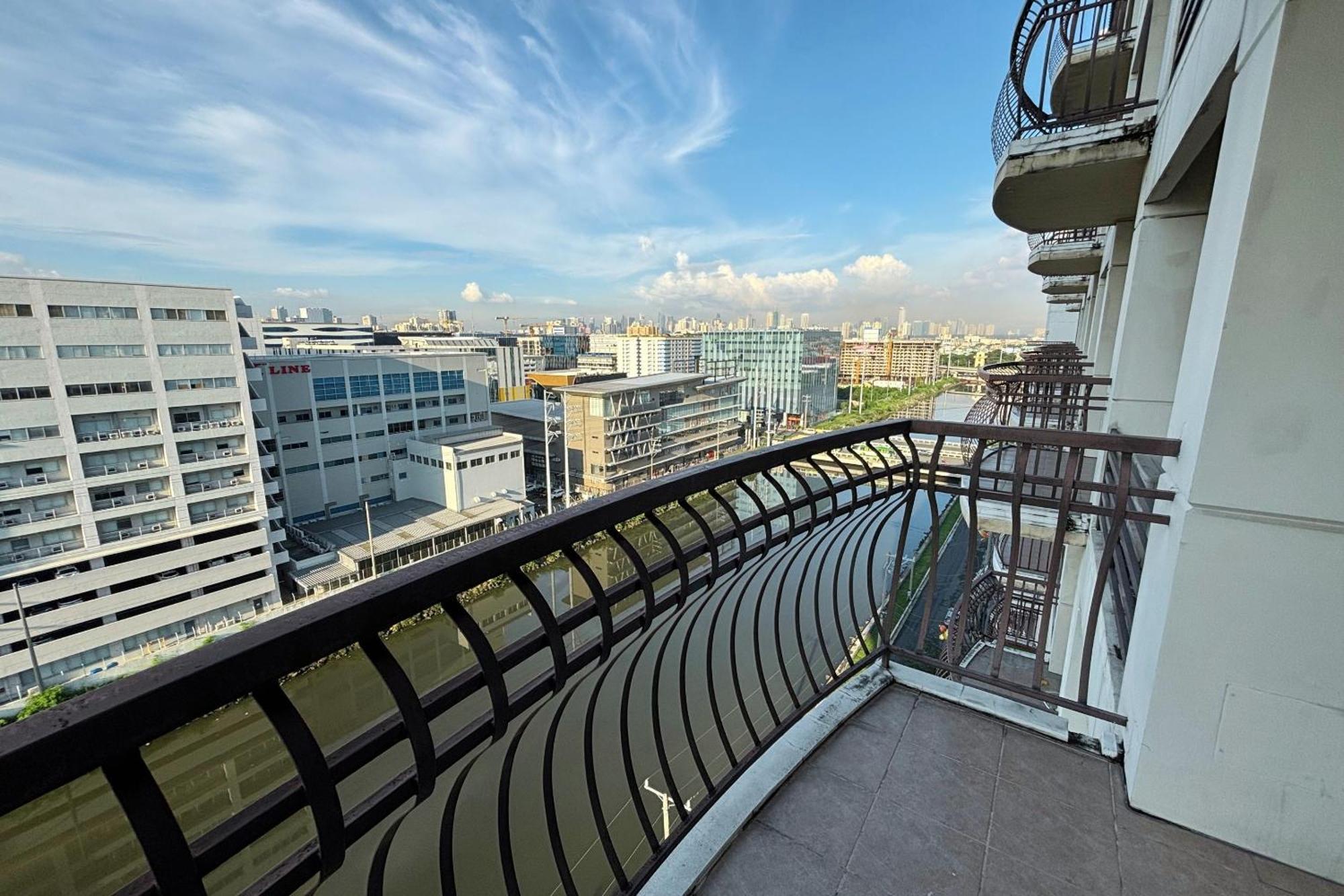 Extremeli Suites Manila Powered By Cocotel Exteriör bild