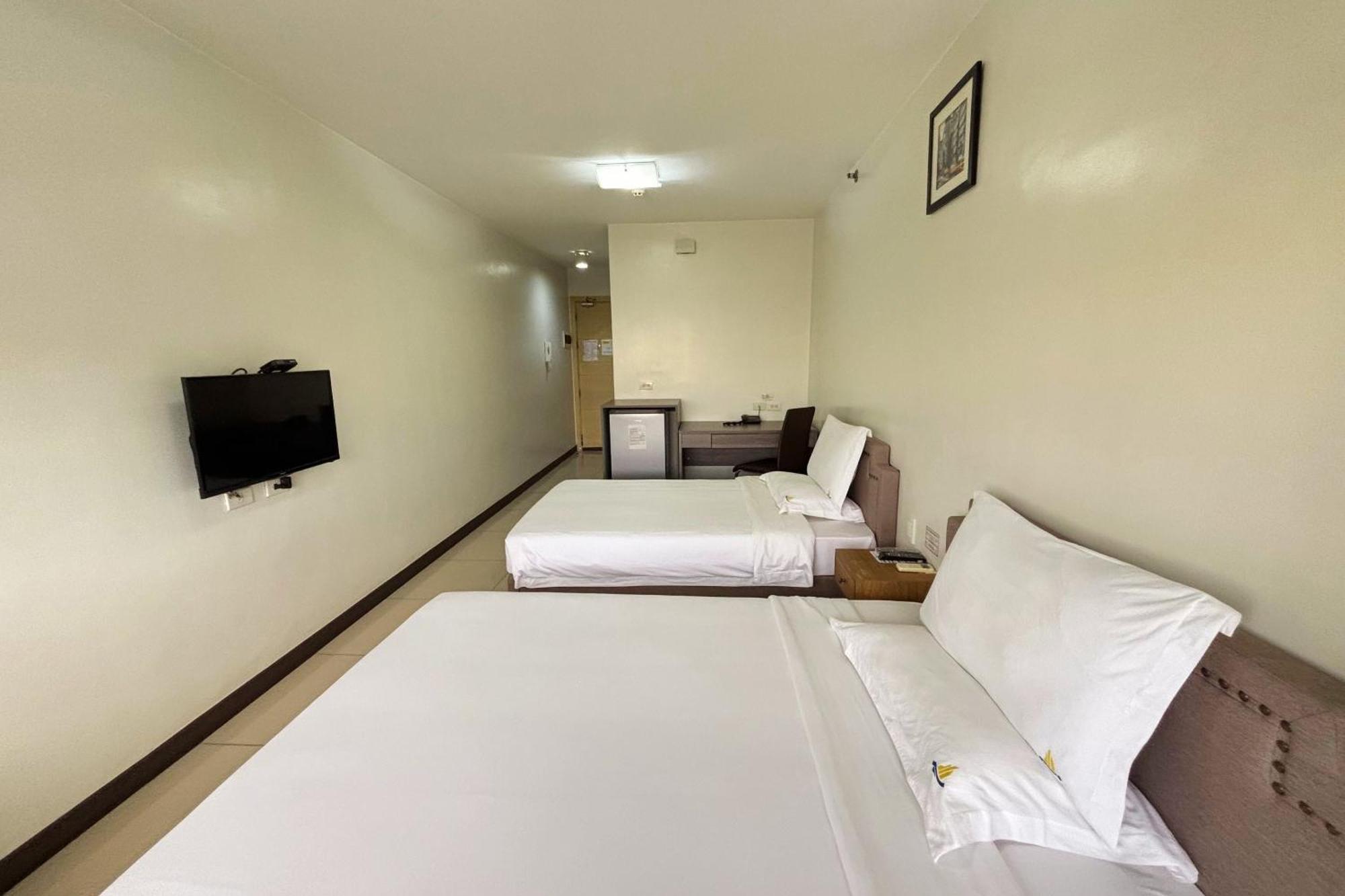 Extremeli Suites Manila Powered By Cocotel Exteriör bild