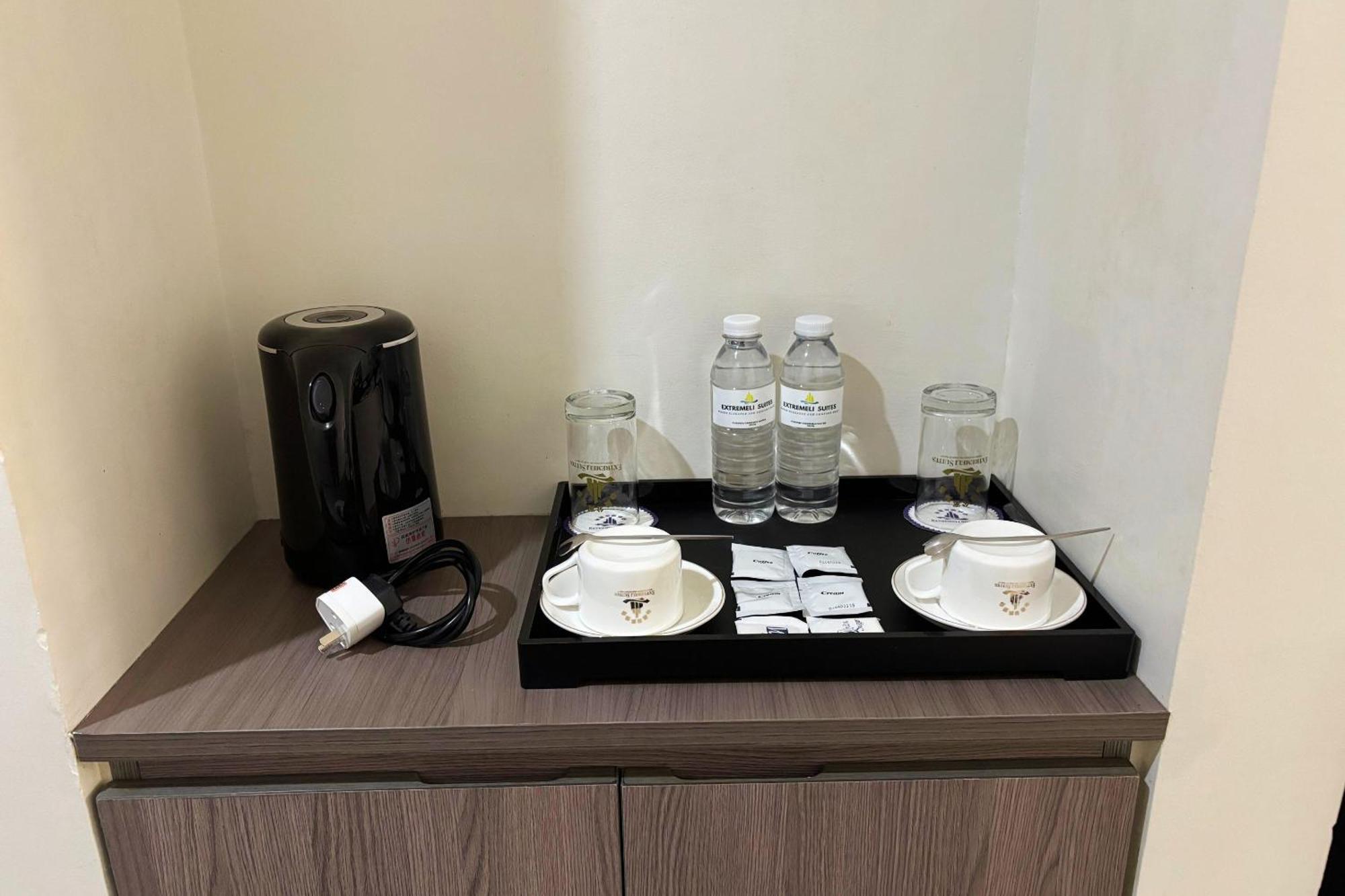 Extremeli Suites Manila Powered By Cocotel Exteriör bild