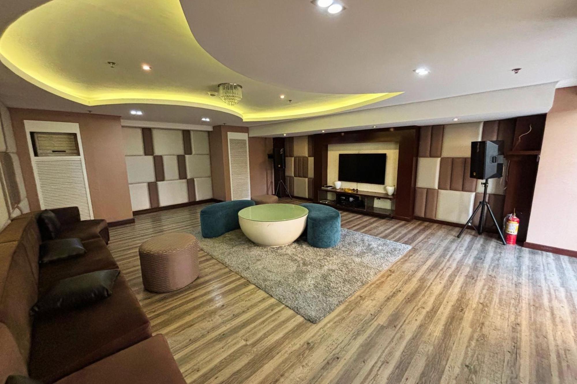 Extremeli Suites Manila Powered By Cocotel Exteriör bild