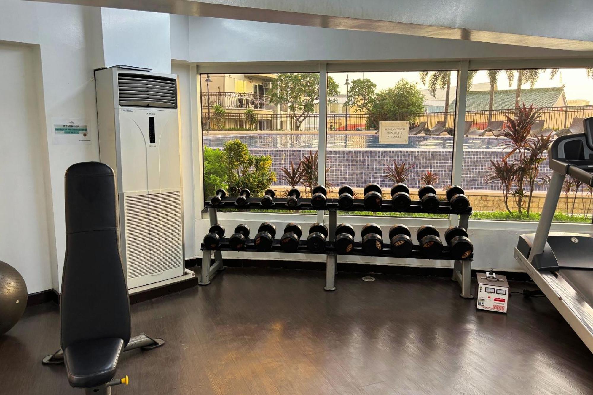 Extremeli Suites Manila Powered By Cocotel Exteriör bild