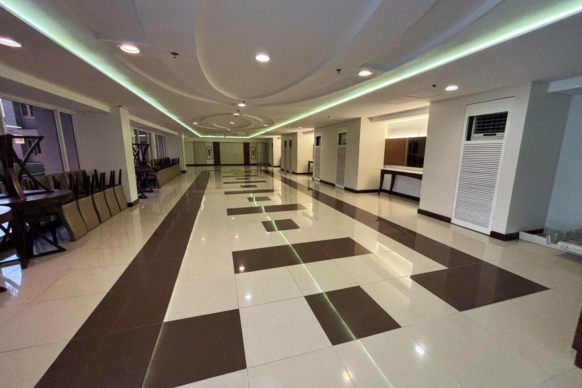Extremeli Suites Manila Powered By Cocotel Exteriör bild
