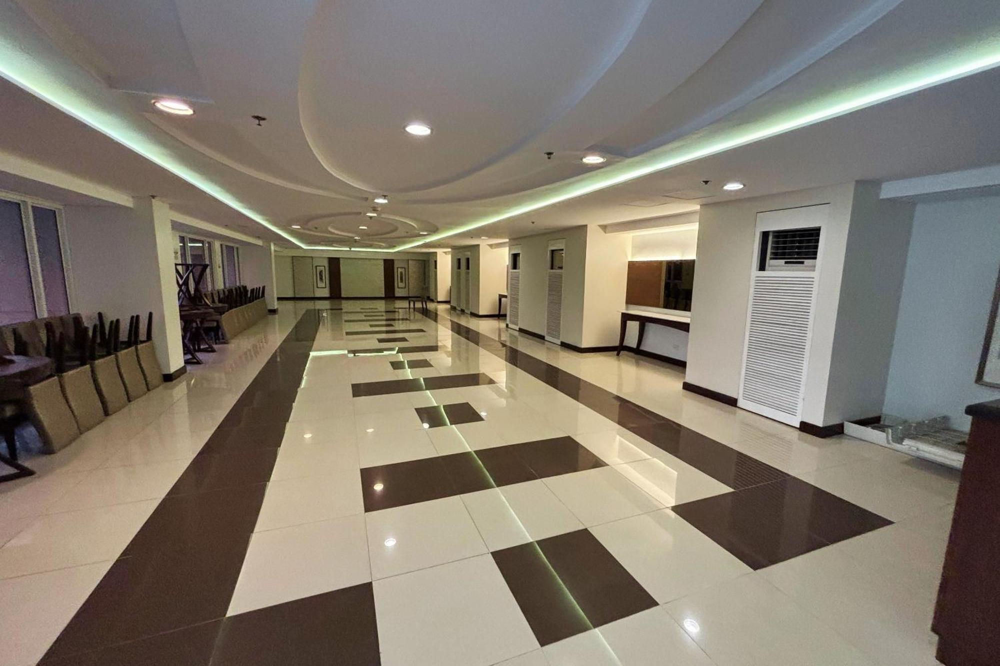 Extremeli Suites Manila Powered By Cocotel Exteriör bild