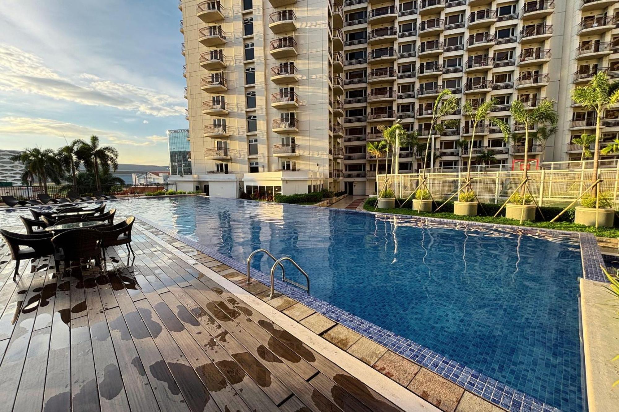Extremeli Suites Manila Powered By Cocotel Exteriör bild