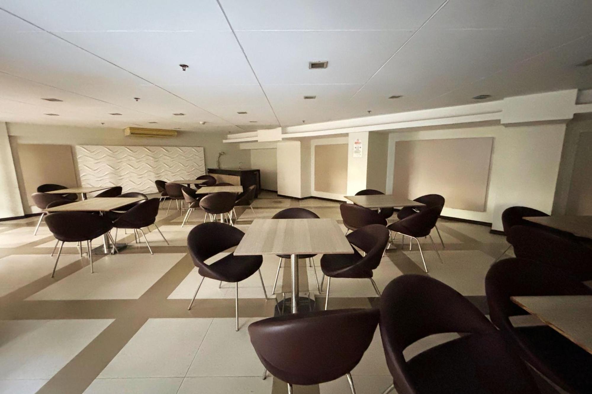 Extremeli Suites Manila Powered By Cocotel Exteriör bild