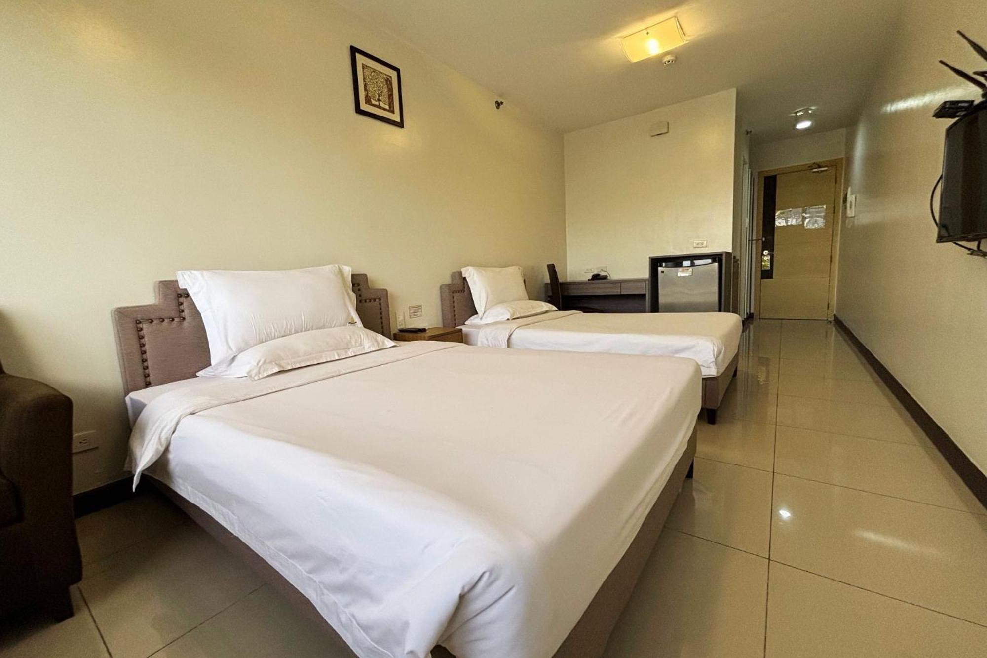 Extremeli Suites Manila Powered By Cocotel Exteriör bild