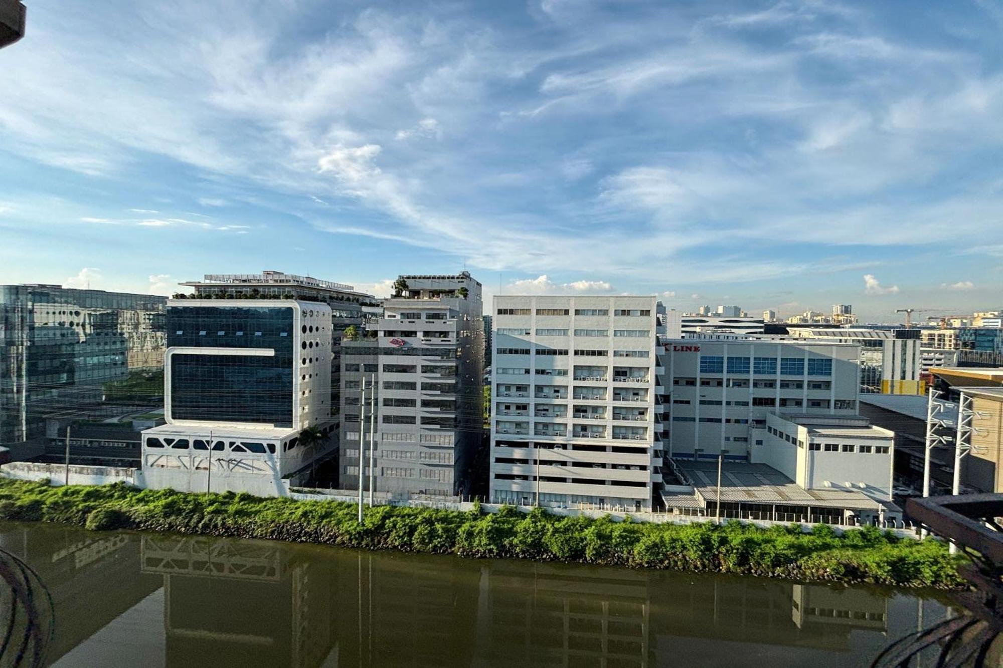 Extremeli Suites Manila Powered By Cocotel Exteriör bild