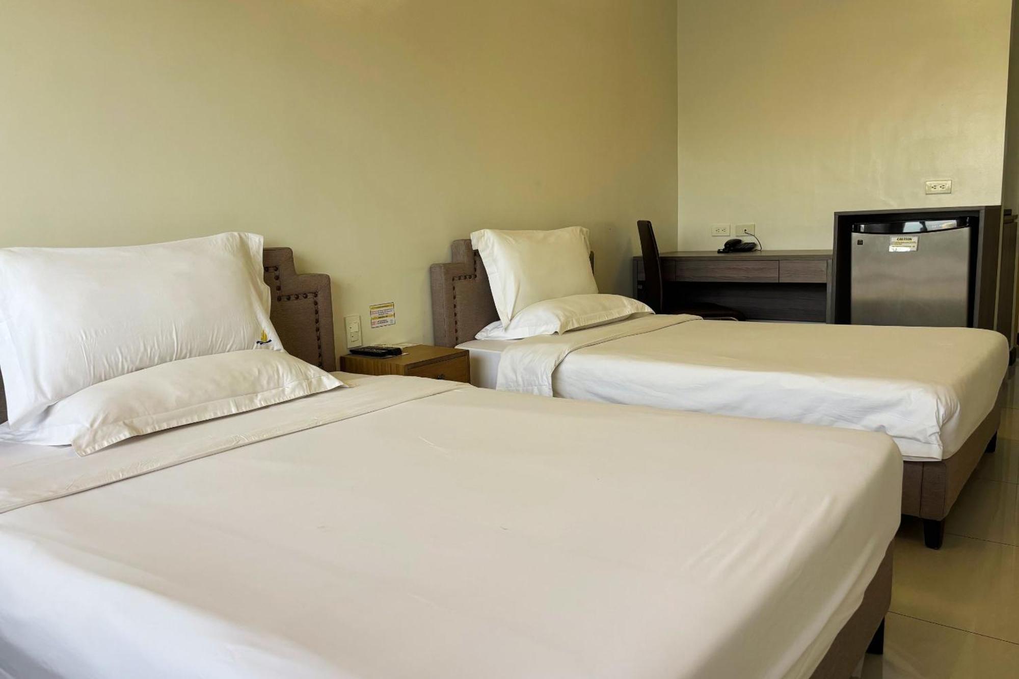 Extremeli Suites Manila Powered By Cocotel Exteriör bild